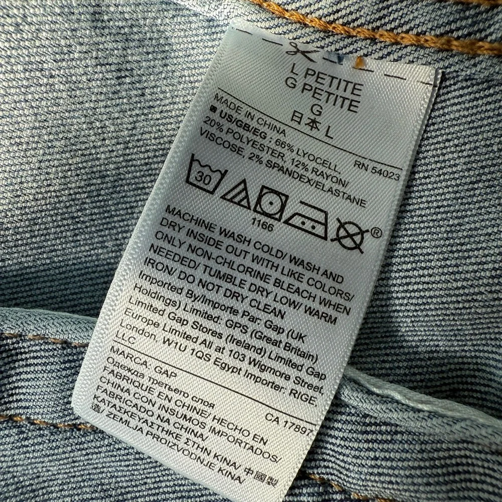 GAP Women's Classic Blue Jean Jacket, size Petite Large - Picture 4 of 4